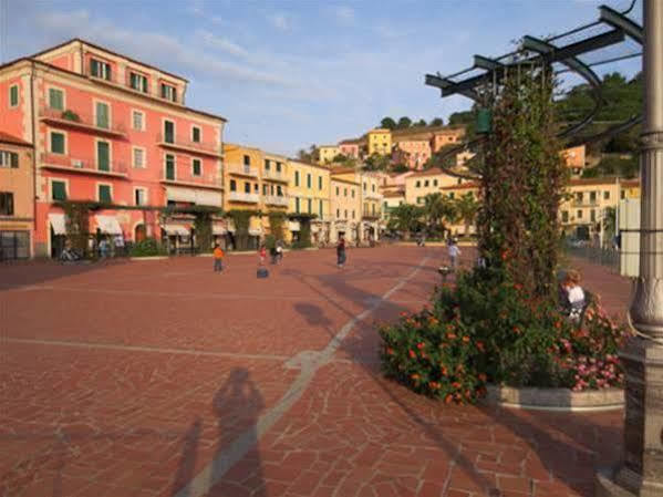Hotel Due Torri Porto Azzurro Exterior foto